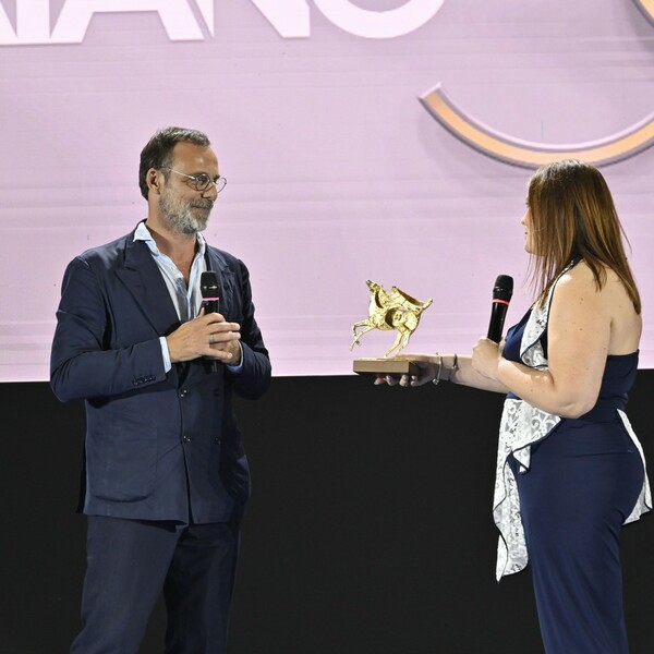 Alessandro Preziosi Riceve Il Pegaso D&#039;oro Da Federica Lancia, Poste Italiane